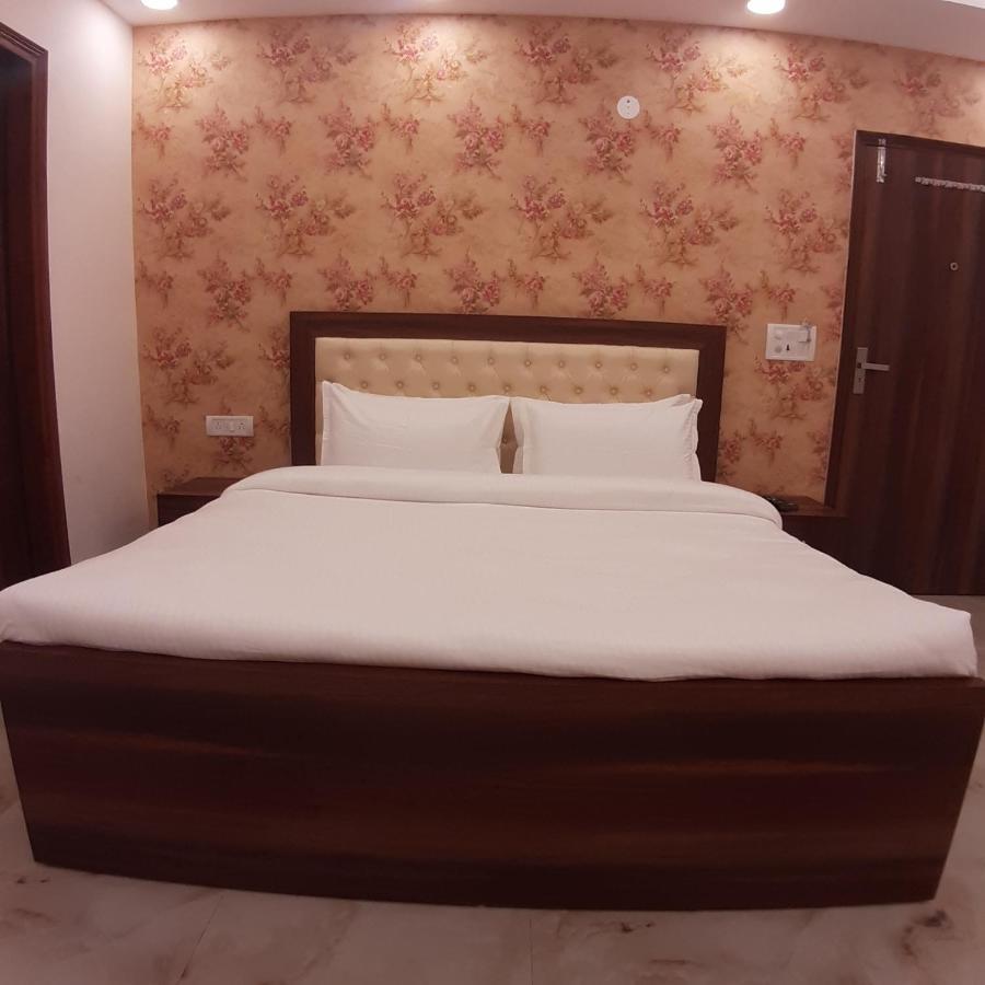 Triom Hotel Delhi  Exterior foto