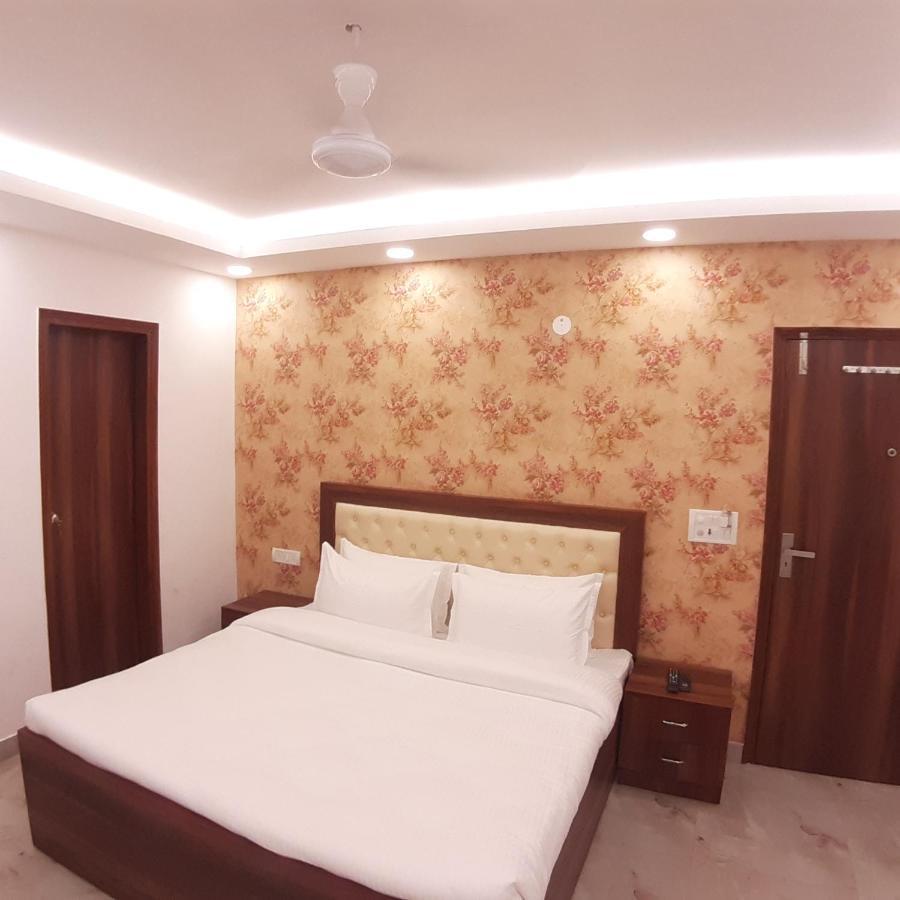 Triom Hotel Delhi  Exterior foto