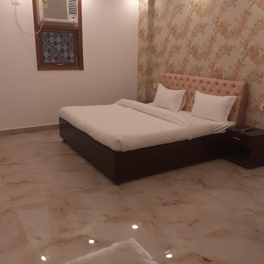 Triom Hotel Delhi  Exterior foto