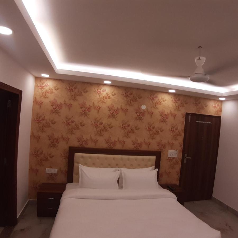 Triom Hotel Delhi  Exterior foto